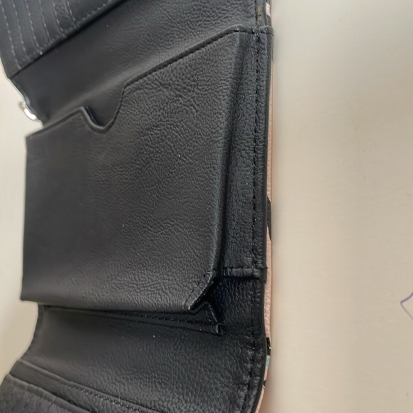 Betsey Johnson Xocelly clutch tri-fold wallet wristlet in pale pink animal print - Picture 12 of 12